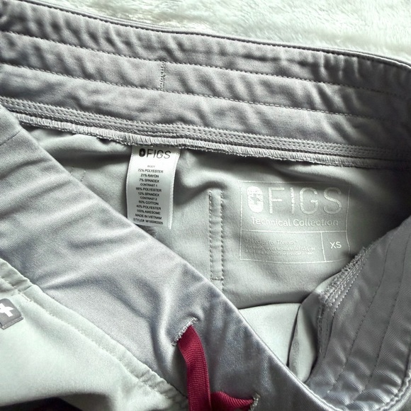 Figs XS Scrubs Set! Gray Zamora Jogger and Casma Top - Picture 5 of 8